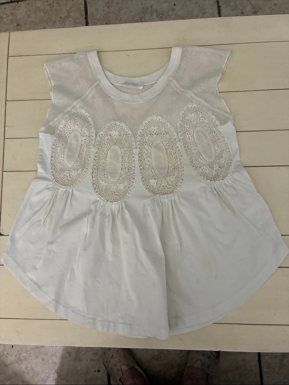 Chloe sleevless white lace medallion sleevless blouse. # 91